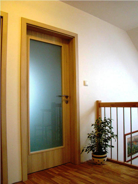 Interiérové dveře a obložková zárubeň, Dveře Inspira B22 , CPL Akát, Klika Richter RKL 1977 nerez
