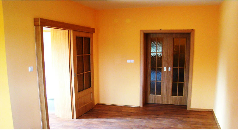 Interiérové dveře a obložková zárubeň, Dveře Inspira BK2 atyp a Inspira B23 posuvné před zeď jednokřídlé a dvoukřídlé, přírodní dýha Dub