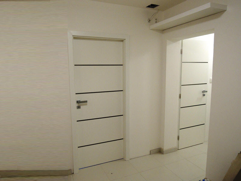 Interiérové dveře a obložková zárubeň Dveře Dveře Strip  T1, CPL bílá, klika MP-kovani Linha