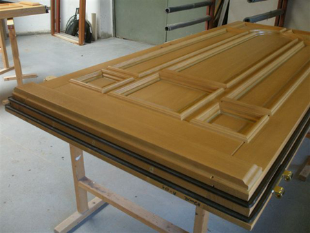 Vchodové dveře LOPRAIS s.r.o. - výroba dřevěných dveří